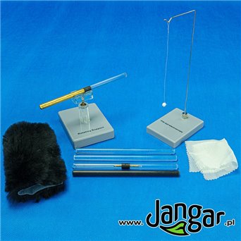 A simple set for electrostatics experiments