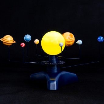 Model układu słonecznego z planetarium