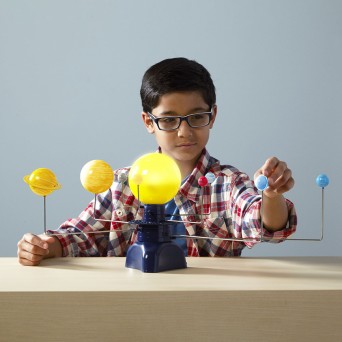 Model układu słonecznego z planetarium