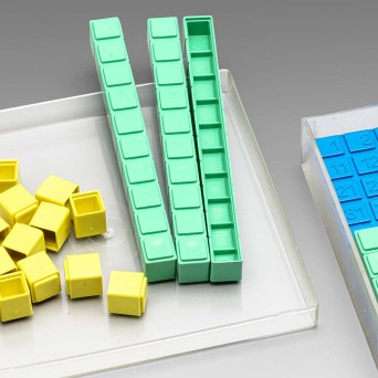 Counting to 100 – Complete Set of Tiles and Cubes