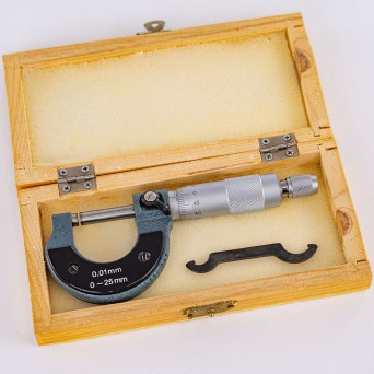Micrometer 0-25/0.01mm in a wooden case