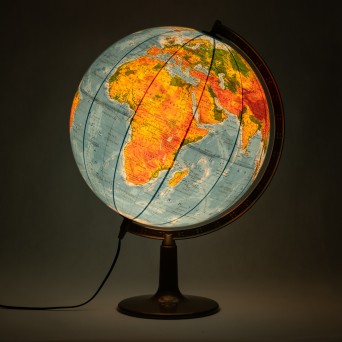 Large political/physical globe, illuminated, 42 cm