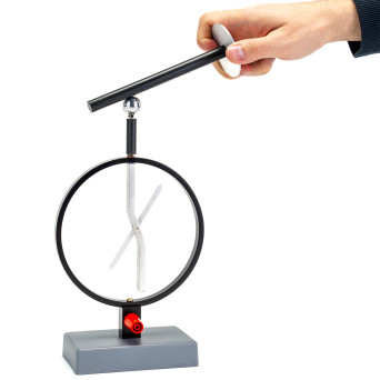 Demonstration electroscope with a discharge electrode and two collecting electrodes