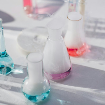 World of Chemistry – A Set of 10 Exciting Chemical Experiments