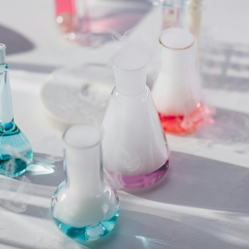 World of Chemistry – A Set of 10 Exciting Chemical Experiments