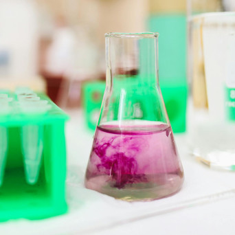 World of Chemistry – A Set of 10 Exciting Chemical Experiments